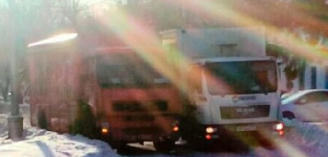 Под Красноярском столкнулись фуры  Pepsi и Coca-Cola