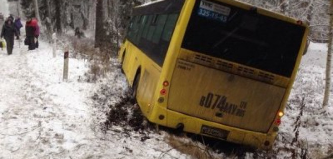 В Курортном районе Петербурга в ДТП с автобусом пострадала женщина