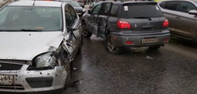 Два маленьких ребенка пострадали в ДТП в Твери