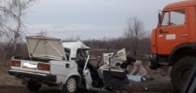 Под Оренбургом в ДТП с КамАЗом погиб человек