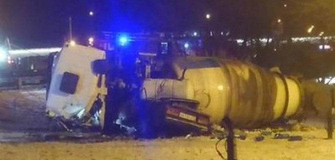 В Москве бетономешалка упала на ВАЗ – погиб человек
