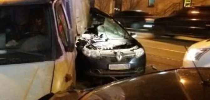 В Петербурге в ДТП на Энгельса погиб человек