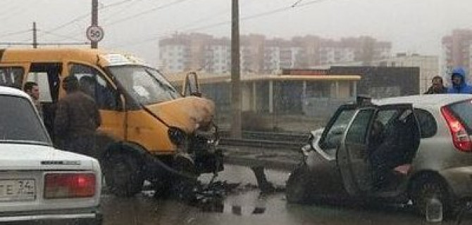 В Волжском произошло смертельное ДТП с маршруткой