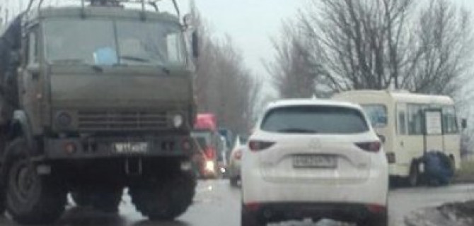 Четыре человека пострадали в ДТП с маршруткой и КамАЗом в Ростове