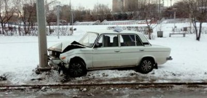 В Перми ВАЗ врезался в столб – пострадал ребенок