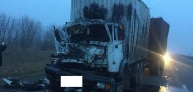 В ДТП с двумя грузовиками на Ставрополье погиб человек