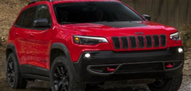 В Сети появились первые фото новой версии Jeep Cherokee 