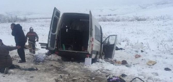 Два человека погибли в ДТП с микроавтобусом и «Газелью» под Невинномысском