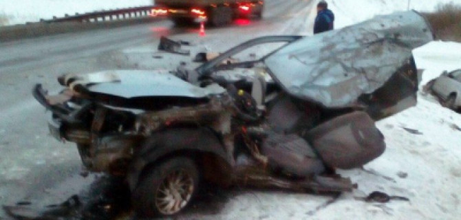 «Ладу» разорвало на части в ДТП в Топкинском районе – водитель погиб