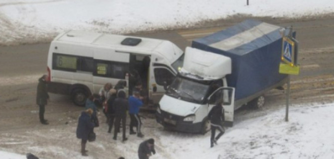 Шесть человек пострадали в ДТП с маршруткой в Твери