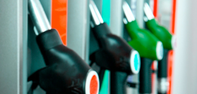 В России бензин дорожает быстрее всего остального