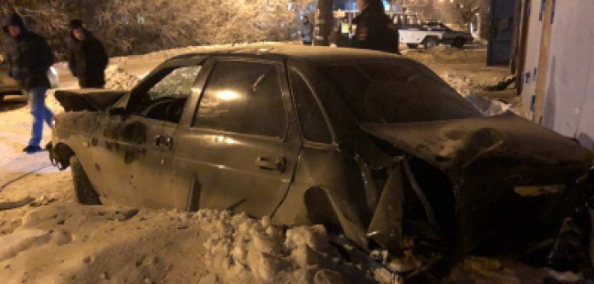 В Омске автомобиль насмерть сбил молодого человека и ребенка