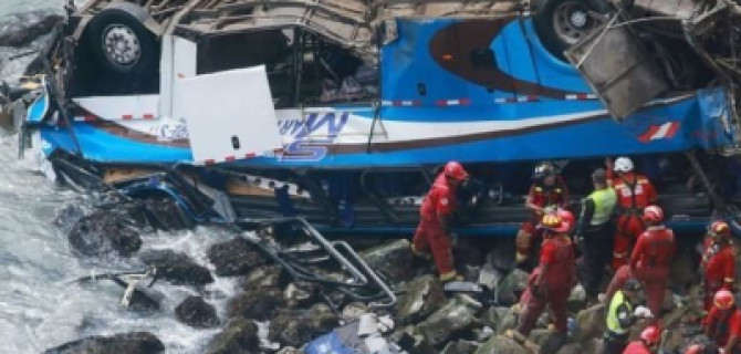 В Перу автобус упал в пропасть - много погибших