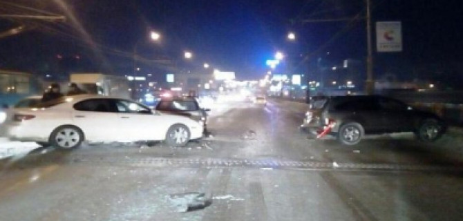 Девушка пострадала в ДТП на Октябрьском мосту в Новосибирске