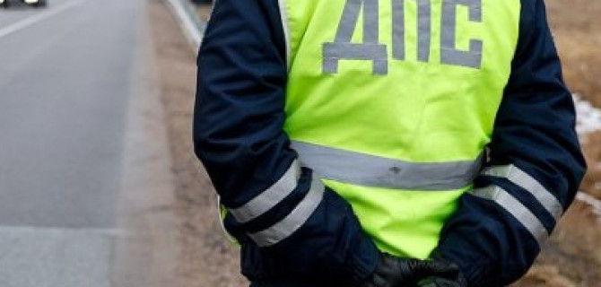 В ГИБДД "урезали ставки" на 10 тысяч человек