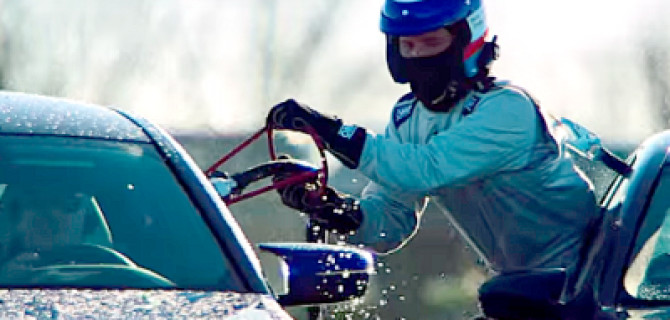 BMW установили рекорд по дрифту, заправляя машину на ходу