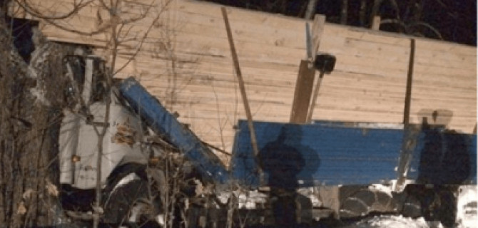 В Башкирии водителя КамАЗа убило собственным грузом