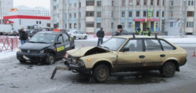Пассажир такси пострадал в ДТП в Ярославле