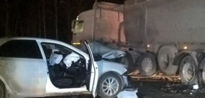 Пассажирка иномарки погибла в ДТП с фурой на автодороге Екатеринбург – Тюмень