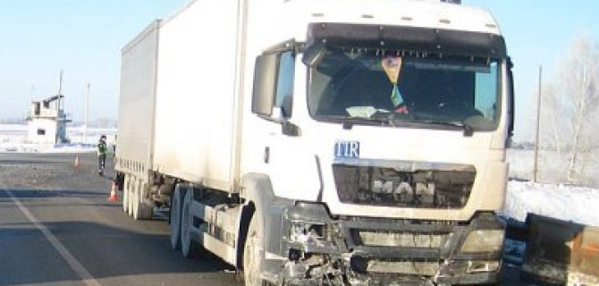 Женщина погибла в ДТП с грузовиком на Тюменском тракте