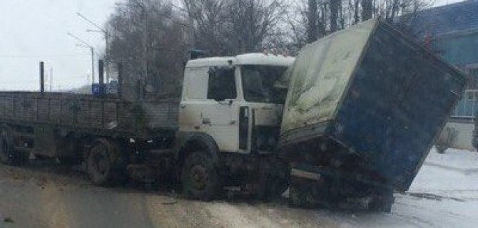 В Туле большегруз протаранил «Газель» - пострадал человек