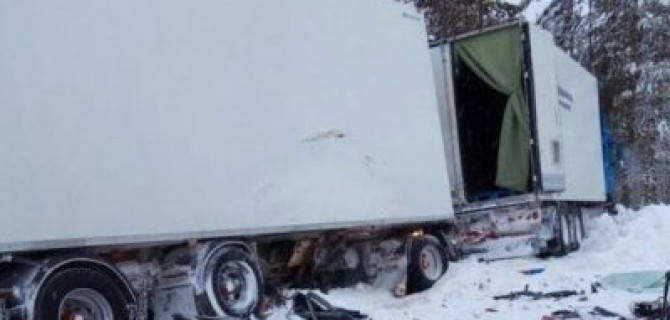 Два человека погибли  ДТП с грузовиком в Якутии