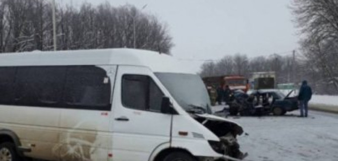В ДТП под Воронежем один погиб, семеро пострадали