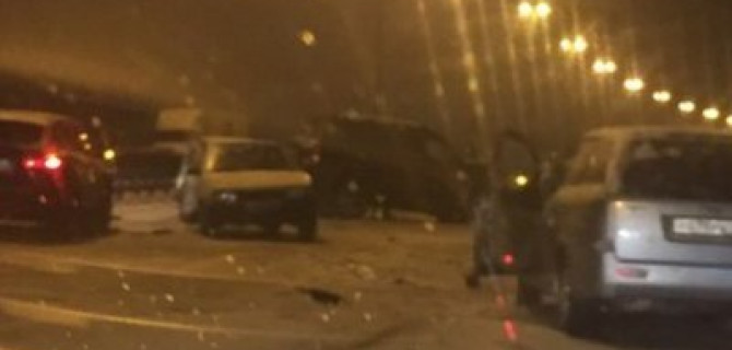 На КАД в ДТП попали около десяти машин