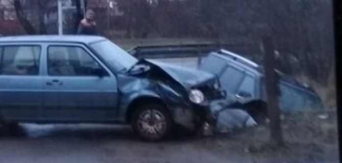 В Калининграде после ДТП машина вылетела в канаву