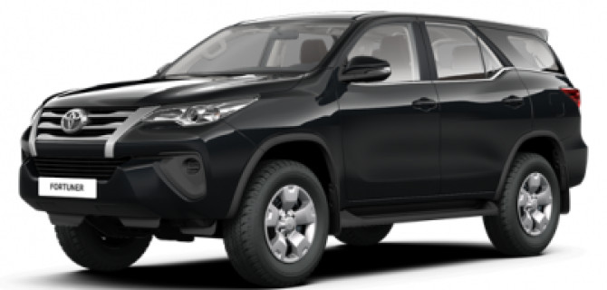 Toyota Fortuner получила бензиновый двигатель и новые комплектации
