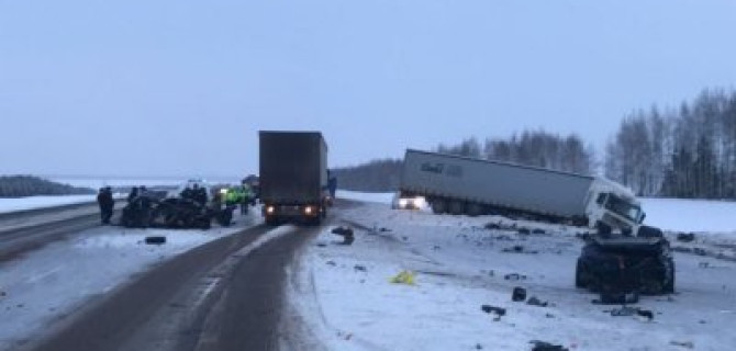 Три человека погибли в ДТП с фурой в Татарстане