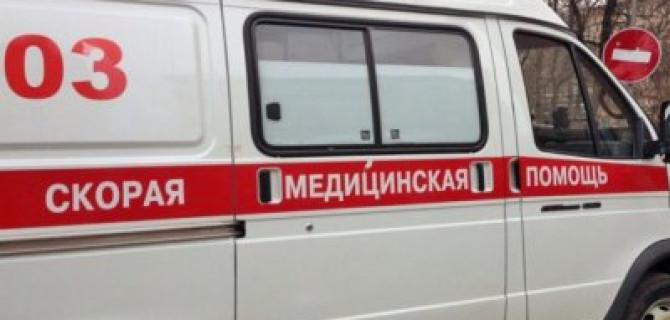 На выезде из Краснодара иномарка врезалась в столб – водитель погиб