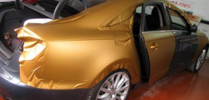 Обои для авто: плюсы пленки для оклейки автомобиля