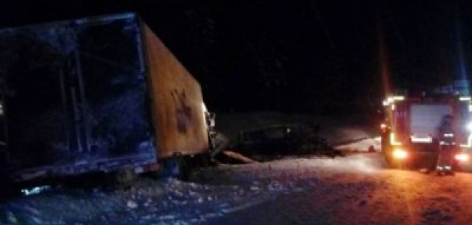 Девять человек погибли в ДТП с микроавтобусом под Тихвином