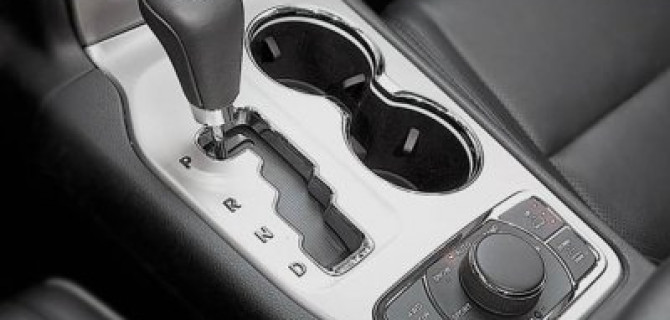 В России машин с "автоматом" стало больше, чем с МКПП