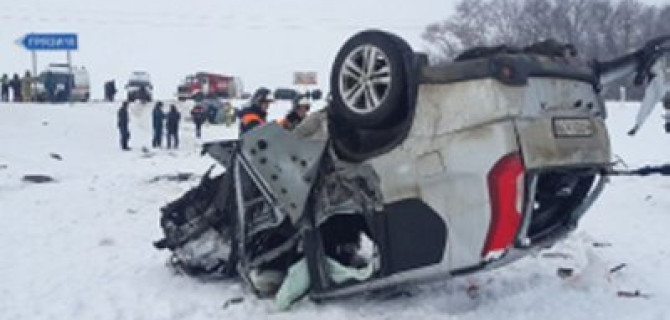 Смертельное ДТП под Липецком: одна из машин опрокинулась на крышу