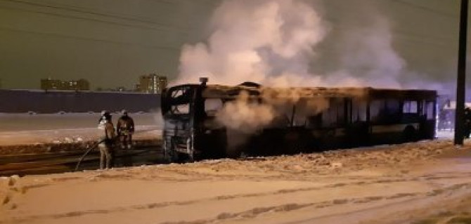В Петербурге загорелся автобус с пассажирами