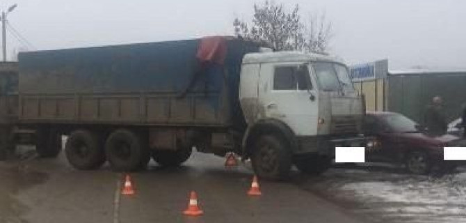 6-летняя девочка пострадала в ДТП с КамАЗом в Буденновске