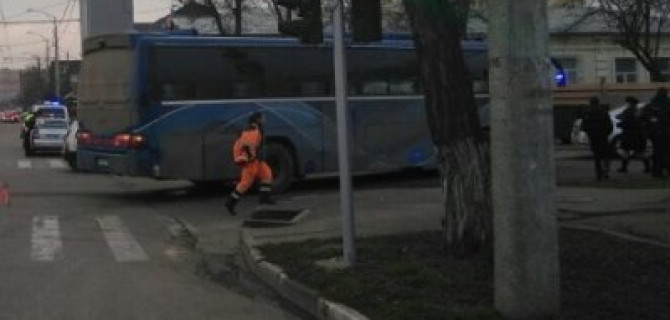 Автобус насмерть сбил ребенка в Краснодаре