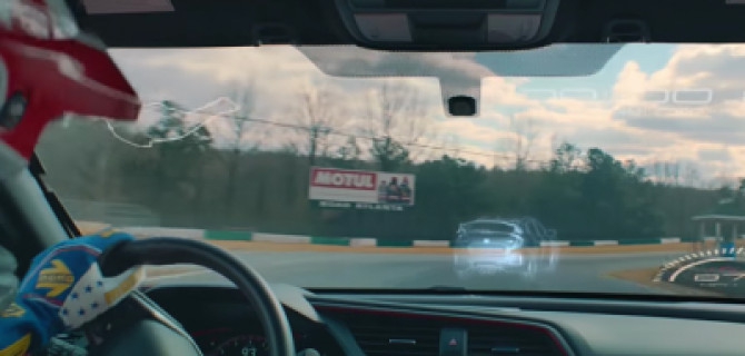 Honda превратила лобовое стекло в экран для гоночной видеоигры