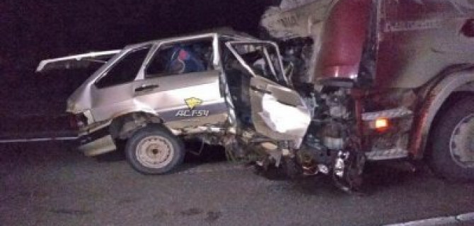 Водитель и пассажир ВАЗа погибли в ДТП с фурой в Новосибирской области