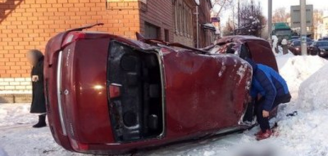 Молодой водитель иномарки погиб в ДТП в Покрове