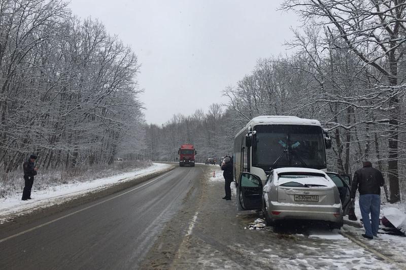 Два человека погибли в ДТП с автобусом под Горячим Ключом (1)