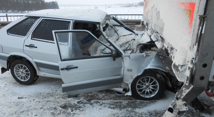 Молодой водитель ВАЗа погиб в ДТП с грузовиком в Удмуртии (2)