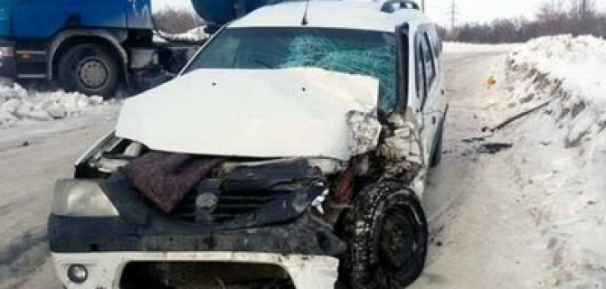 В Вольске в ДТП с грузовиком пострадал водитель легковушки