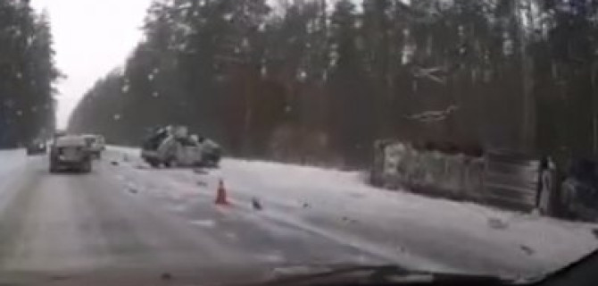 Три человека погибли в ДТП с грузовиком под Брянском