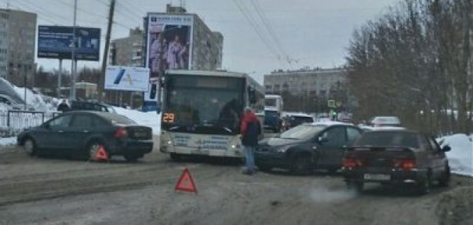 В центре Мурманска произошло крупное ДТП