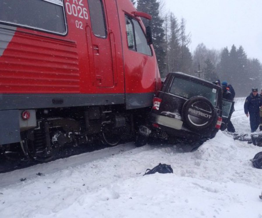 Четыре человека погибли в ДТП на переезде в Брянской области