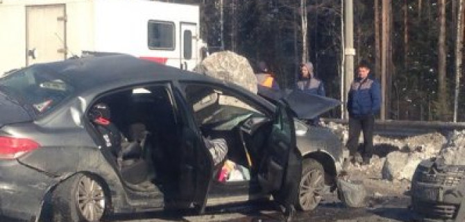 На «Скандинавии» грузовик завалил иномарку камнями – тяжело пострадал 2-летний ребенок