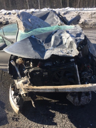 На «Скандинавии» грузовик завалил иномарку камнями – тяжело пострадал 2-летний ребенок (3)